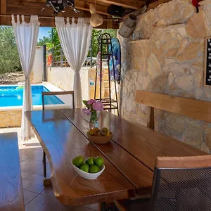 Plum Ferienhaus Kaštel Stari