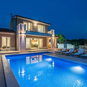  Villa Periska