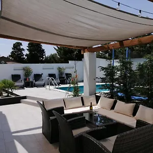Elena Villa Pomer