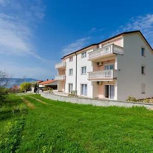  Apartment Maravera